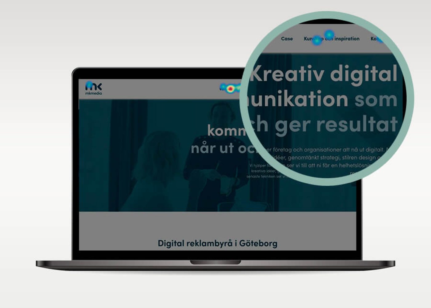 En laptop visar en webbplats för en digital reklambyrå i Göteborg, med ett förstorat utsnitt som framhäver texten: 